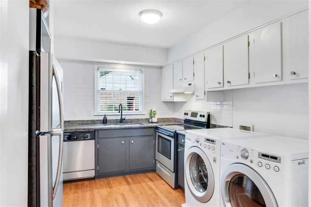 6700 Roswell Road Unit 16f, Atlanta, Georgia 30328, 2 Bedrooms Bedrooms, ,1 BathroomBathrooms,Residential,Sold,6700 Roswell Road Unit 16f,6875515