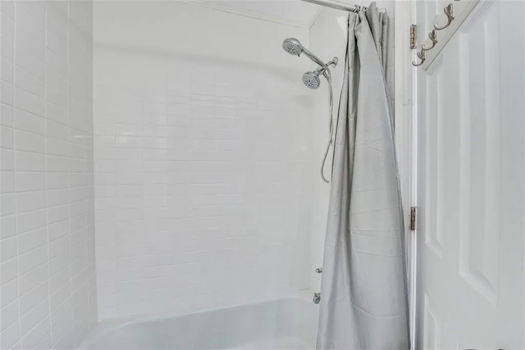 6700 Roswell Road Unit 16f, Atlanta, Georgia 30328, 2 Bedrooms Bedrooms, ,1 BathroomBathrooms,Residential,Sold,6700 Roswell Road Unit 16f,6875515