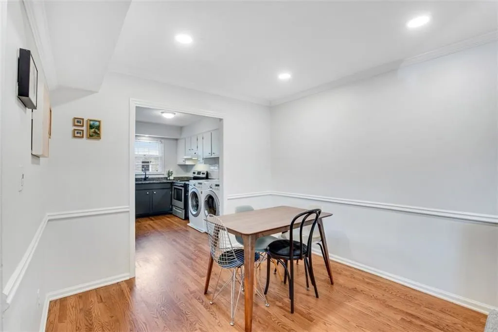 6700 Roswell Road Unit 16f, Atlanta, Georgia 30328, 2 Bedrooms Bedrooms, ,1 BathroomBathrooms,Residential,Sold,6700 Roswell Road Unit 16f,6875515
