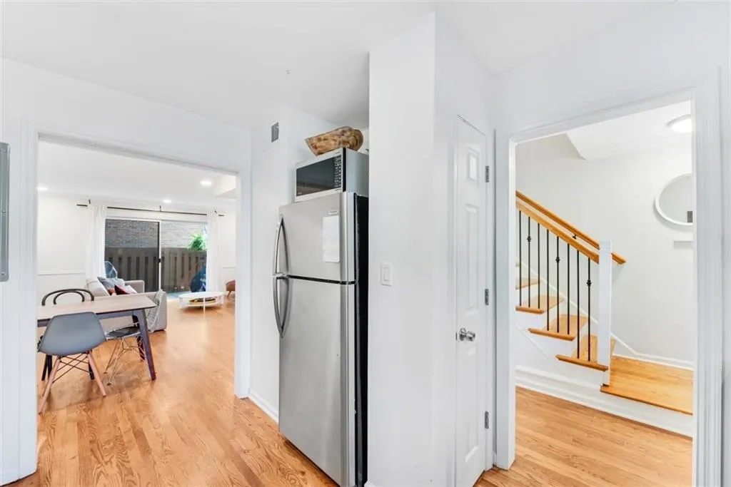 6700 Roswell Road Unit 16f, Atlanta, Georgia 30328, 2 Bedrooms Bedrooms, ,1 BathroomBathrooms,Residential,Sold,6700 Roswell Road Unit 16f,6875515