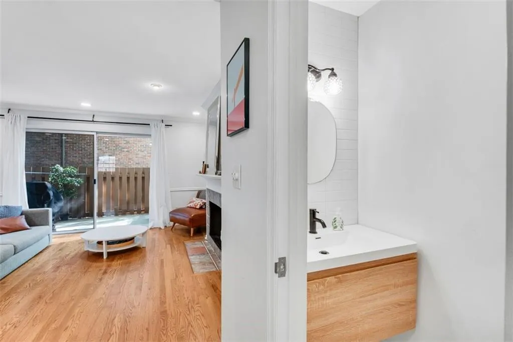 6700 Roswell Road Unit 16f, Atlanta, Georgia 30328, 2 Bedrooms Bedrooms, ,1 BathroomBathrooms,Residential,Sold,6700 Roswell Road Unit 16f,6875515