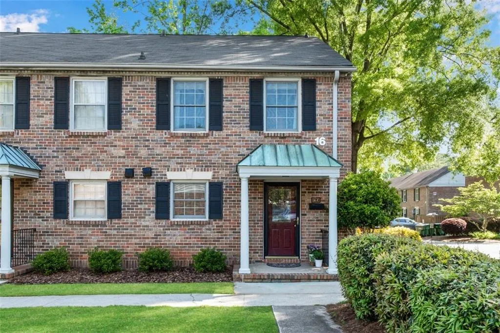 6700 Roswell Road Unit 16f, Atlanta, Georgia 30328, 2 Bedrooms Bedrooms, ,1 BathroomBathrooms,Residential,Sold,6700 Roswell Road Unit 16f,6875515