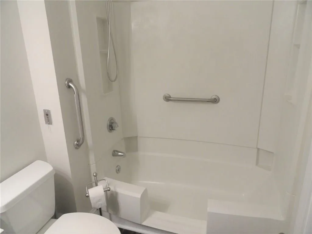 300 Johnson Ferry Road Ne Unit A206, Atlanta, Georgia 30328, 1 Bedroom Bedrooms, ,1 BathroomBathrooms,Residential,Sold,300 Johnson Ferry Road Ne Unit A206,6071054