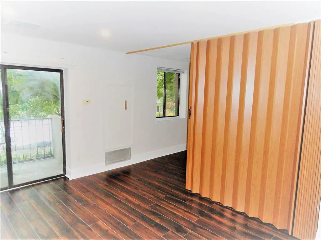 300 Johnson Ferry Road Ne Unit A206, Atlanta, Georgia 30328, 1 Bedroom Bedrooms, ,1 BathroomBathrooms,Residential,Sold,300 Johnson Ferry Road Ne Unit A206,6071054
