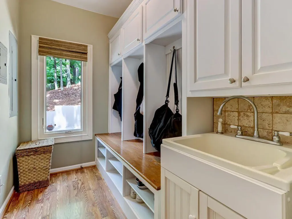7820 Landowne Drive, Sandy Springs, Georgia 30350, 5 Bedrooms Bedrooms, ,6 BathroomsBathrooms,Residential,Sold,7820 Landowne Drive,7214418