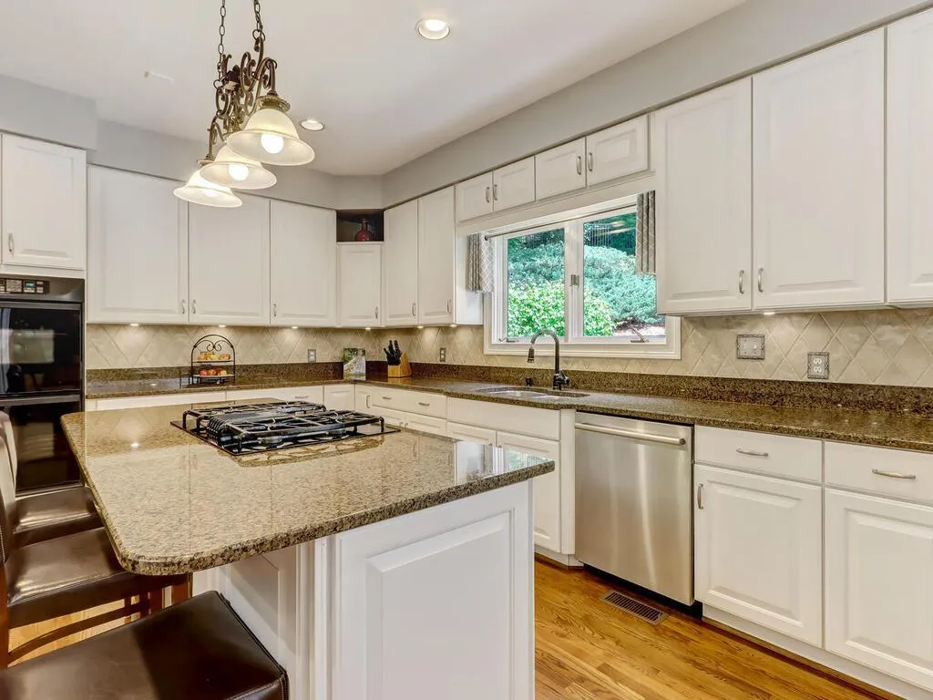7820 Landowne Drive, Sandy Springs, Georgia 30350, 5 Bedrooms Bedrooms, ,6 BathroomsBathrooms,Residential,Sold,7820 Landowne Drive,7214418