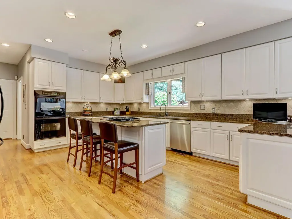 7820 Landowne Drive, Sandy Springs, Georgia 30350, 5 Bedrooms Bedrooms, ,6 BathroomsBathrooms,Residential,Sold,7820 Landowne Drive,7214418