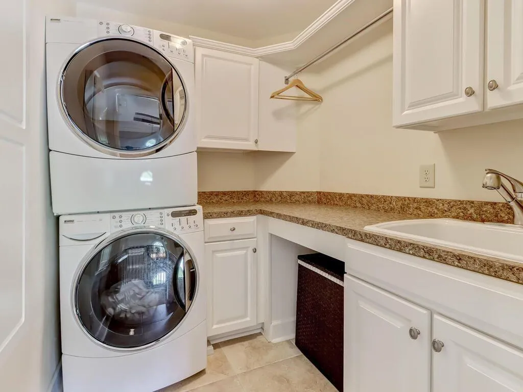 7820 Landowne Drive, Sandy Springs, Georgia 30350, 5 Bedrooms Bedrooms, ,6 BathroomsBathrooms,Residential,Sold,7820 Landowne Drive,7214418