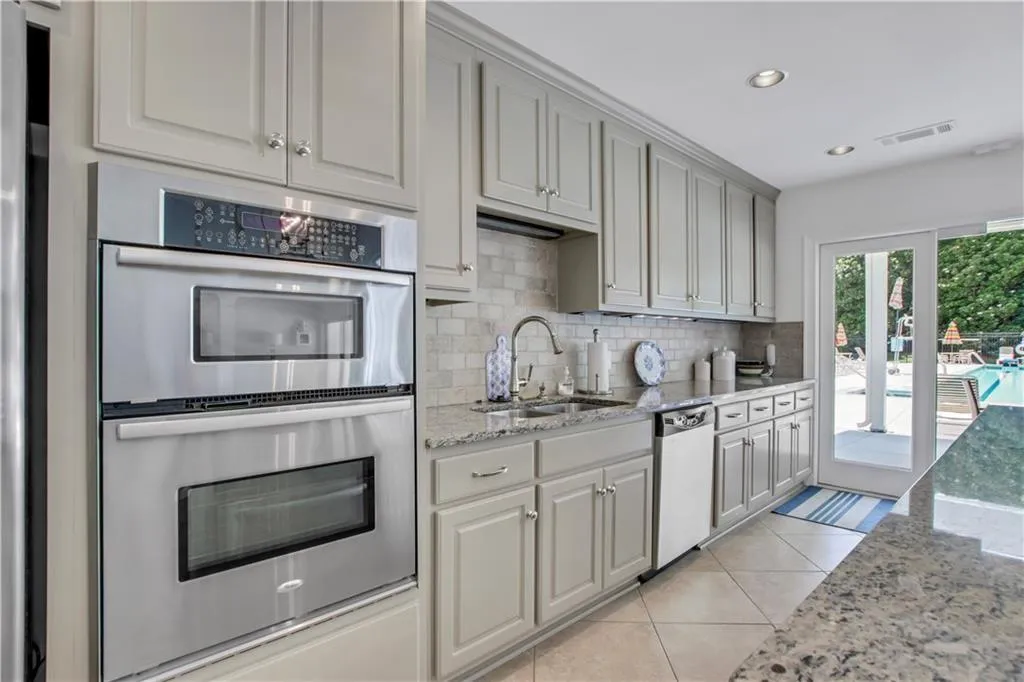 7820 Landowne Drive, Sandy Springs, Georgia 30350, 5 Bedrooms Bedrooms, ,6 BathroomsBathrooms,Residential,Sold,7820 Landowne Drive,7214418