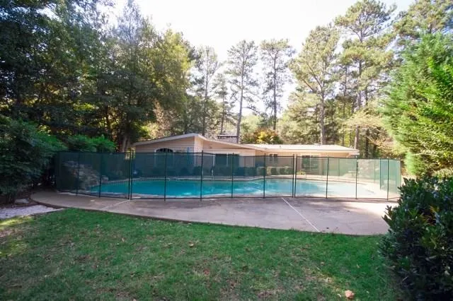 725 Edgewater Trail, Sandy Springs, Georgia 30328, 4 Bedrooms Bedrooms, ,3 BathroomsBathrooms,Residential,Sold,725 Edgewater Trail,5608466