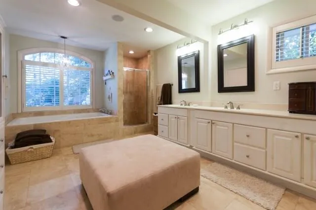 725 Edgewater Trail, Sandy Springs, Georgia 30328, 4 Bedrooms Bedrooms, ,3 BathroomsBathrooms,Residential,Sold,725 Edgewater Trail,5608466