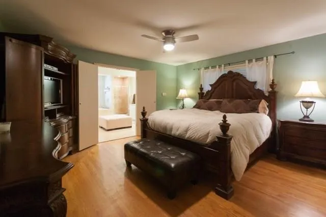 725 Edgewater Trail, Sandy Springs, Georgia 30328, 4 Bedrooms Bedrooms, ,3 BathroomsBathrooms,Residential,Sold,725 Edgewater Trail,5608466