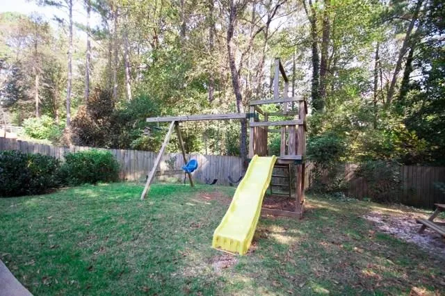 725 Edgewater Trail, Sandy Springs, Georgia 30328, 4 Bedrooms Bedrooms, ,3 BathroomsBathrooms,Residential,Sold,725 Edgewater Trail,5608466