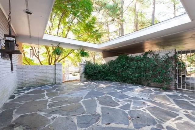 725 Edgewater Trail, Sandy Springs, Georgia 30328, 4 Bedrooms Bedrooms, ,3 BathroomsBathrooms,Residential,Sold,725 Edgewater Trail,5608466