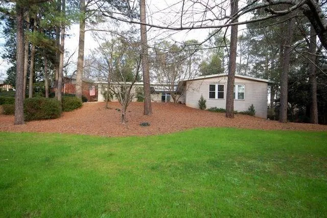725 Edgewater Trail, Sandy Springs, Georgia 30328, 4 Bedrooms Bedrooms, ,3 BathroomsBathrooms,Residential,Sold,725 Edgewater Trail,5608466