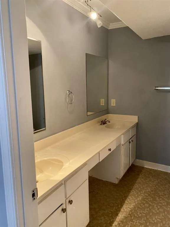 6851 Roswell Road Unit I14, Sandy Springs, Georgia 30328, 3 Bedrooms Bedrooms, ,2 BathroomsBathrooms,Residential,Sold,6851 Roswell Road Unit I14,6880206