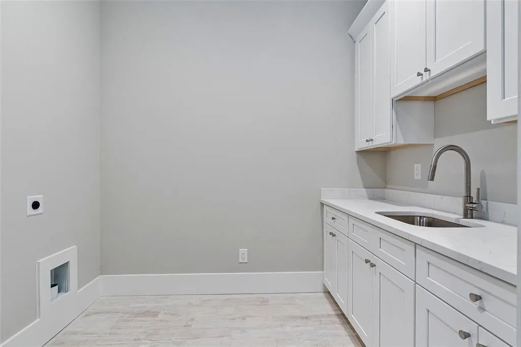 660 Timm Valley Road Ne, Atlanta, Georgia 30305, 6 Bedrooms Bedrooms, ,5 BathroomsBathrooms,Residential,For Sale,660 Timm Valley Road Ne,7523654