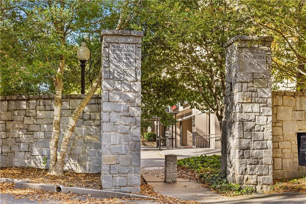 Pedestrian access to Peachtree Rd
