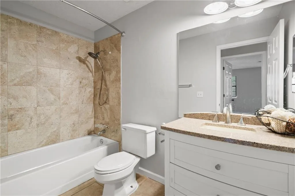 310 Barrington Hills Drive Unit 310, Atlanta, Georgia 30350, 2 Bedrooms Bedrooms, ,2 BathroomsBathrooms,Residential,Sold,310 Barrington Hills Drive Unit 310,7483136