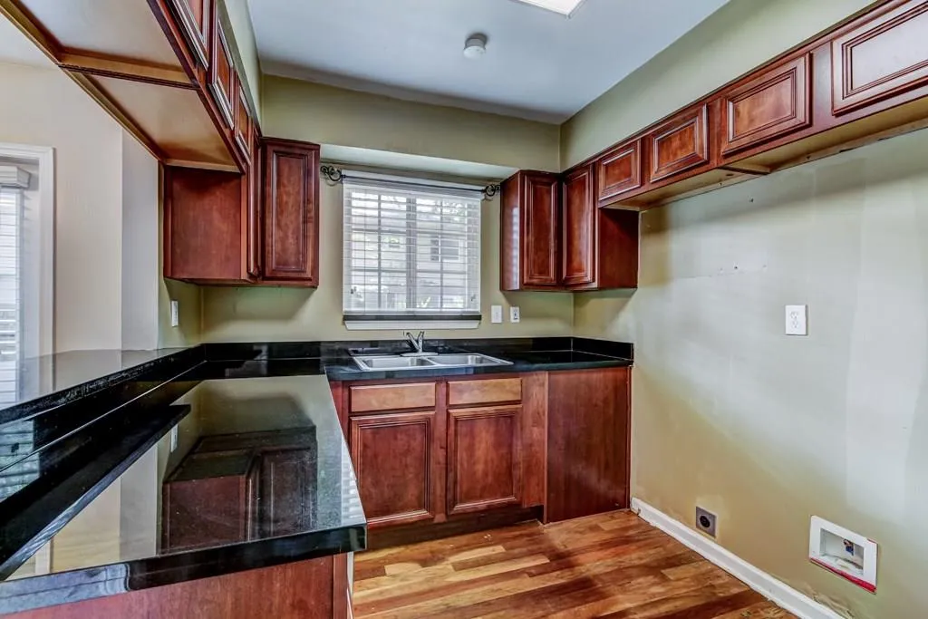 6940 Roswell Road Unit 24e, Atlanta, Georgia 30328, 1 Bedroom Bedrooms, ,1 BathroomBathrooms,Residential,Sold,6940 Roswell Road Unit 24e,5881848