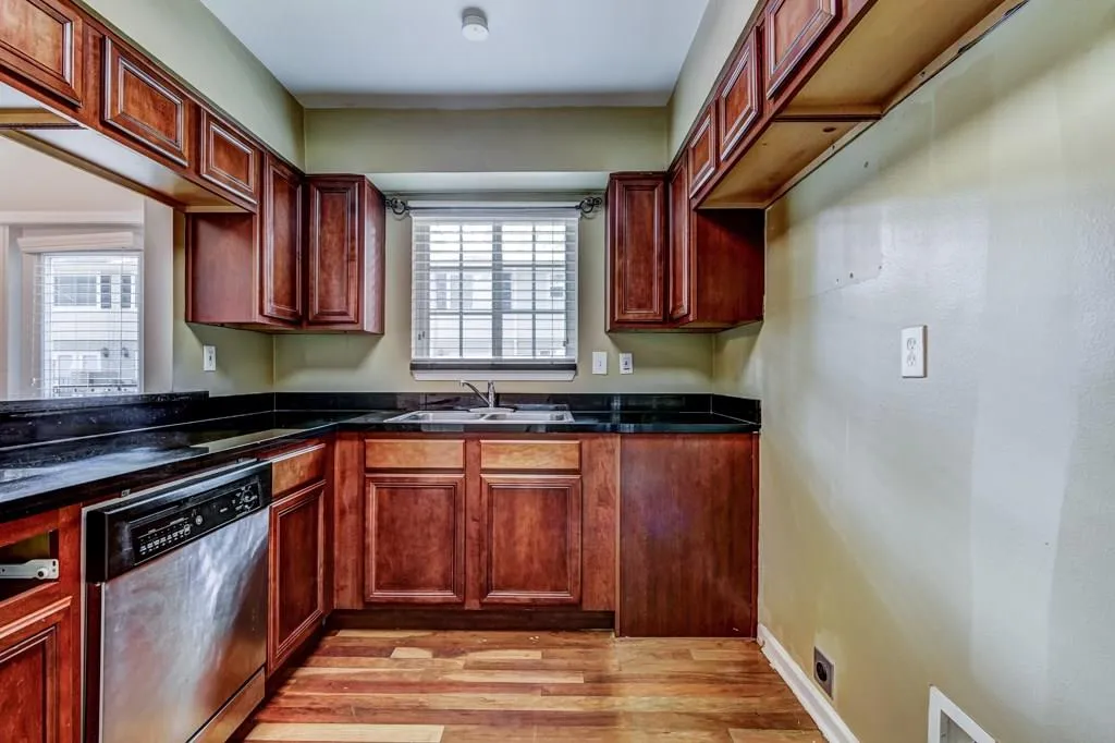 6940 Roswell Road Unit 24e, Atlanta, Georgia 30328, 1 Bedroom Bedrooms, ,1 BathroomBathrooms,Residential,Sold,6940 Roswell Road Unit 24e,5881848