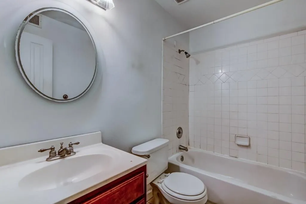 6940 Roswell Road Unit 24e, Atlanta, Georgia 30328, 1 Bedroom Bedrooms, ,1 BathroomBathrooms,Residential,Sold,6940 Roswell Road Unit 24e,5881848