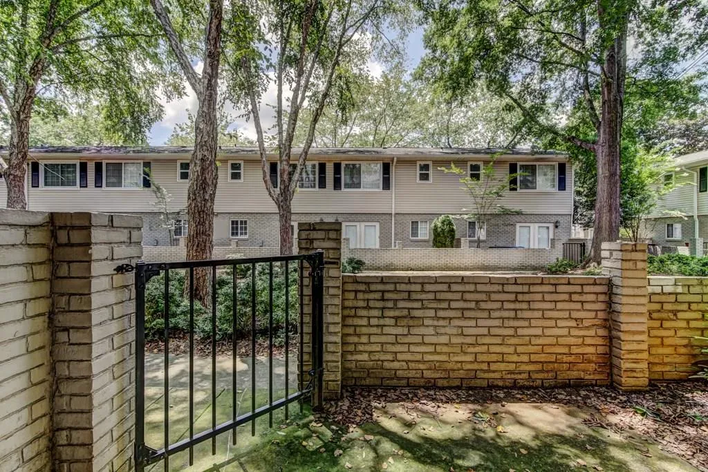 6940 Roswell Road Unit 24e, Atlanta, Georgia 30328, 1 Bedroom Bedrooms, ,1 BathroomBathrooms,Residential,Sold,6940 Roswell Road Unit 24e,5881848