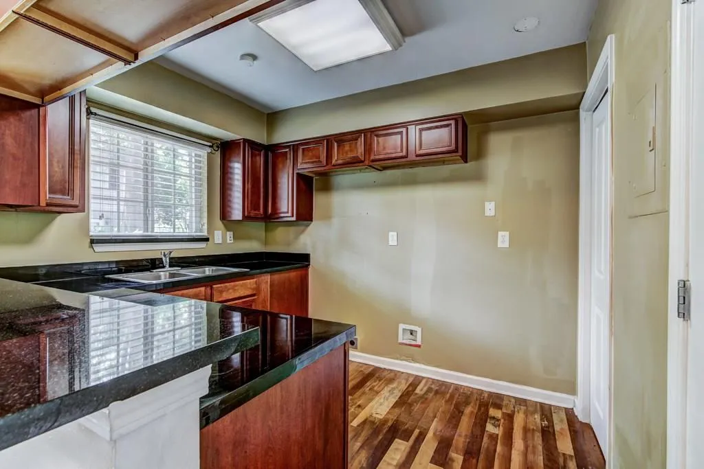 6940 Roswell Road Unit 24e, Atlanta, Georgia 30328, 1 Bedroom Bedrooms, ,1 BathroomBathrooms,Residential,Sold,6940 Roswell Road Unit 24e,5881848