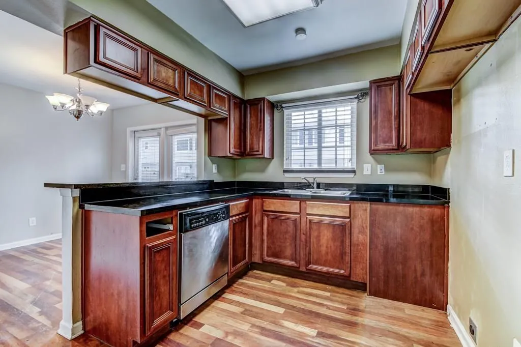 6940 Roswell Road Unit 24e, Atlanta, Georgia 30328, 1 Bedroom Bedrooms, ,1 BathroomBathrooms,Residential,Sold,6940 Roswell Road Unit 24e,5881848