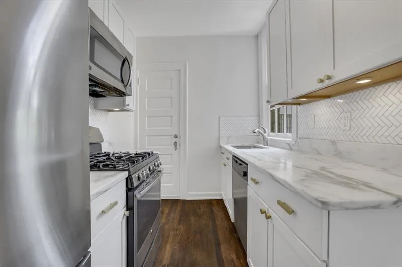 8 Collier Road Nw Unit B2, Atlanta, Georgia 30309, 2 Bedrooms Bedrooms, ,1 BathroomBathrooms,Residential,For Sale,8 Collier Road Nw Unit B2,7601678