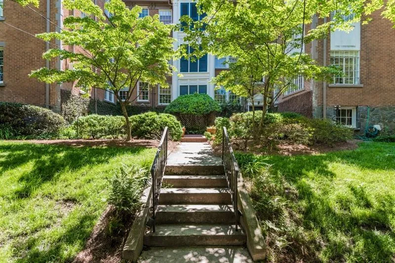 8 Collier Road Nw Unit B2, Atlanta, Georgia 30309, 2 Bedrooms Bedrooms, ,1 BathroomBathrooms,Residential,For Sale,8 Collier Road Nw Unit B2,7601678