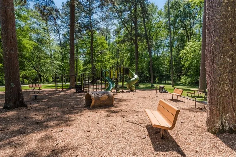8 Collier Road Nw Unit B2, Atlanta, Georgia 30309, 2 Bedrooms Bedrooms, ,1 BathroomBathrooms,Residential,For Sale,8 Collier Road Nw Unit B2,7601678