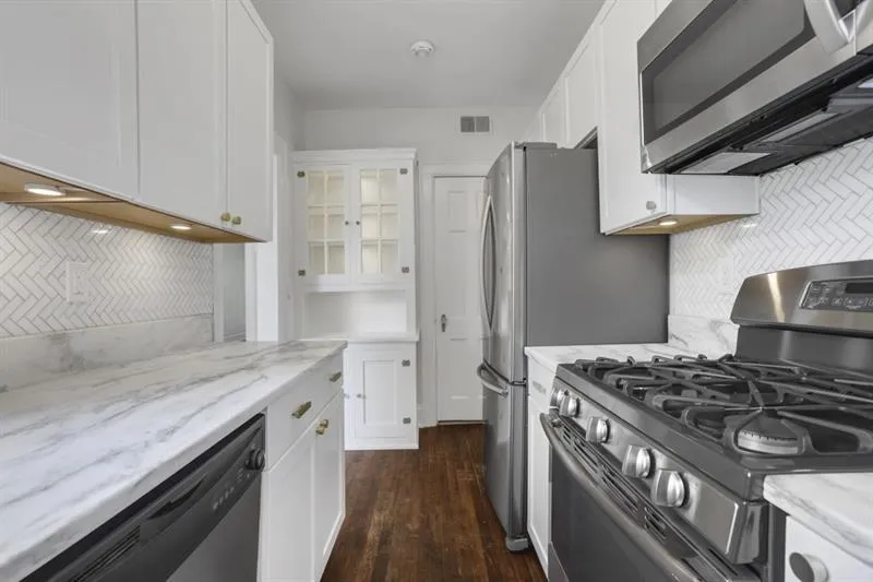 8 Collier Road Nw Unit B2, Atlanta, Georgia 30309, 2 Bedrooms Bedrooms, ,1 BathroomBathrooms,Residential,For Sale,8 Collier Road Nw Unit B2,7601678