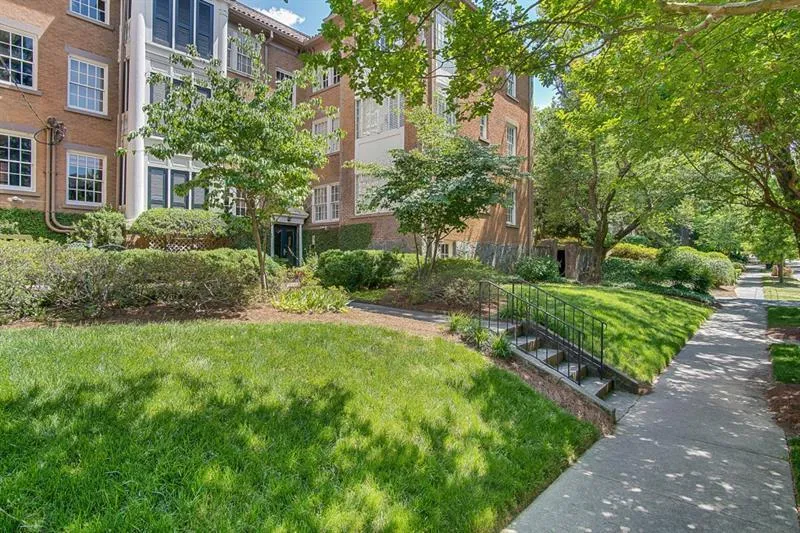 8 Collier Road Nw Unit B2, Atlanta, Georgia 30309, 2 Bedrooms Bedrooms, ,1 BathroomBathrooms,Residential,For Sale,8 Collier Road Nw Unit B2,7601678