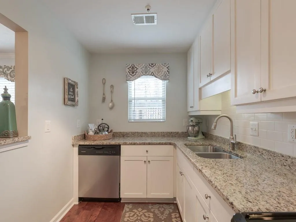 215 Winding River Drive Unit C, Sandy Springs, Georgia 30350, 2 Bedrooms Bedrooms, ,2 BathroomsBathrooms,Residential,Sold,215 Winding River Drive Unit C,6526215