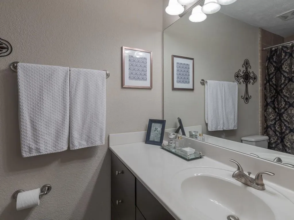 215 Winding River Drive Unit C, Sandy Springs, Georgia 30350, 2 Bedrooms Bedrooms, ,2 BathroomsBathrooms,Residential,Sold,215 Winding River Drive Unit C,6526215