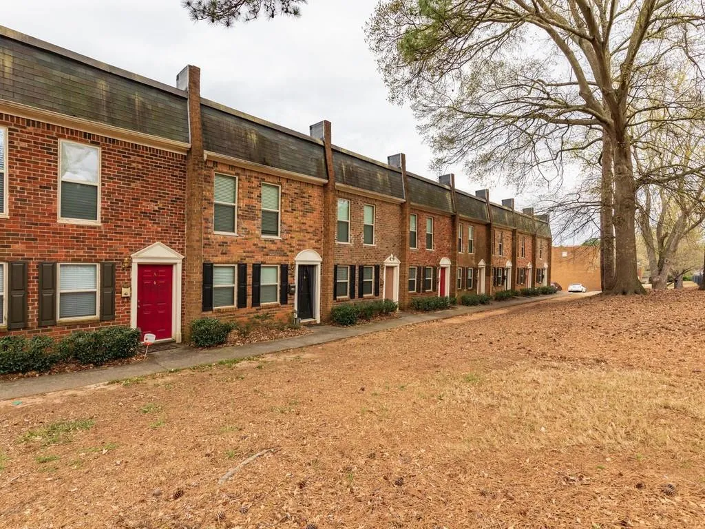 215 Winding River Drive Unit C, Sandy Springs, Georgia 30350, 2 Bedrooms Bedrooms, ,2 BathroomsBathrooms,Residential,Sold,215 Winding River Drive Unit C,6526215