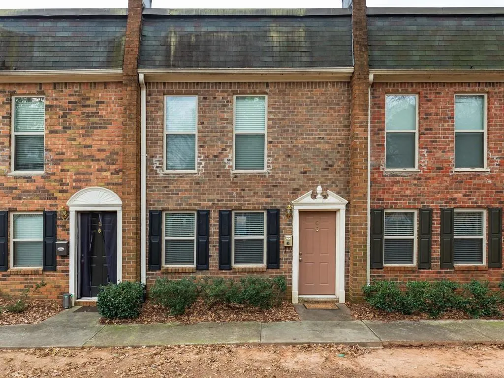 215 Winding River Drive Unit C, Sandy Springs, Georgia 30350, 2 Bedrooms Bedrooms, ,2 BathroomsBathrooms,Residential,Sold,215 Winding River Drive Unit C,6526215