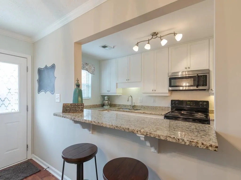215 Winding River Drive Unit C, Sandy Springs, Georgia 30350, 2 Bedrooms Bedrooms, ,2 BathroomsBathrooms,Residential,Sold,215 Winding River Drive Unit C,6526215