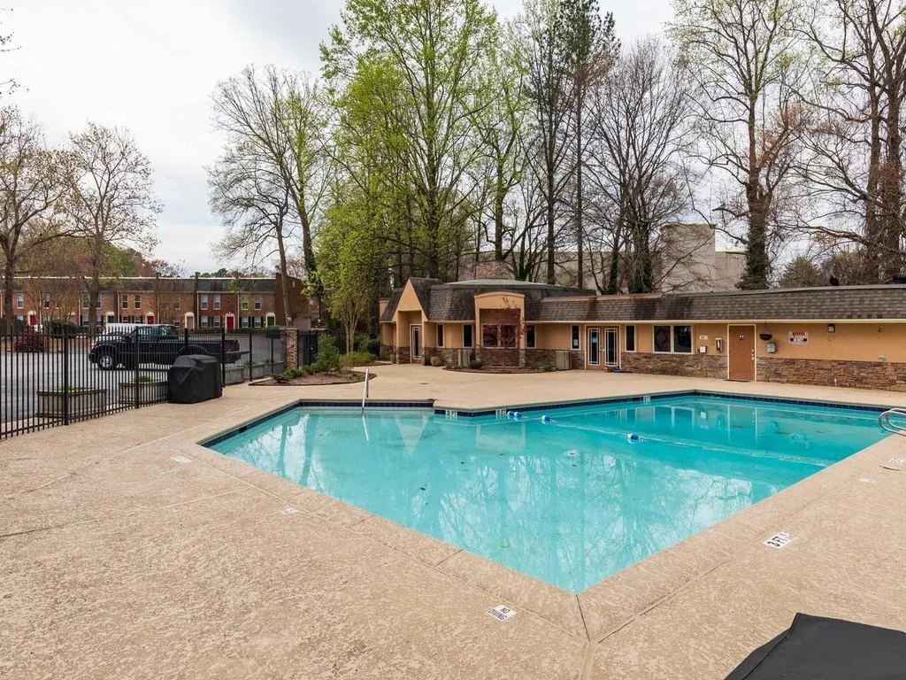 215 Winding River Drive Unit C, Sandy Springs, Georgia 30350, 2 Bedrooms Bedrooms, ,2 BathroomsBathrooms,Residential,Sold,215 Winding River Drive Unit C,6526215