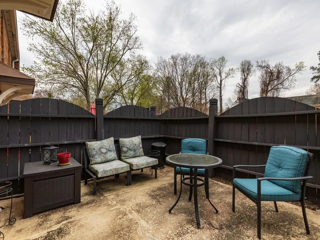 215 Winding River Drive Unit C, Sandy Springs, Georgia 30350, 2 Bedrooms Bedrooms, ,2 BathroomsBathrooms,Residential,Sold,215 Winding River Drive Unit C,6526215
