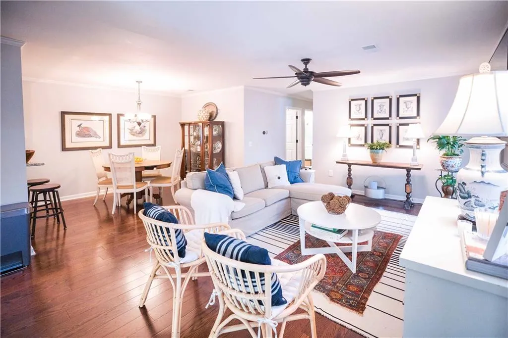 407 Bainbridge Drive Nw, Atlanta, Georgia 30327, 2 Bedrooms Bedrooms, ,2 BathroomsBathrooms,Residential,Sold,407 Bainbridge Drive Nw,6703039
