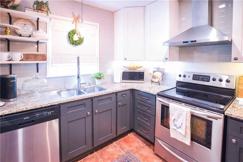407 Bainbridge Drive Nw, Atlanta, Georgia 30327, 2 Bedrooms Bedrooms, ,2 BathroomsBathrooms,Residential,Sold,407 Bainbridge Drive Nw,6703039