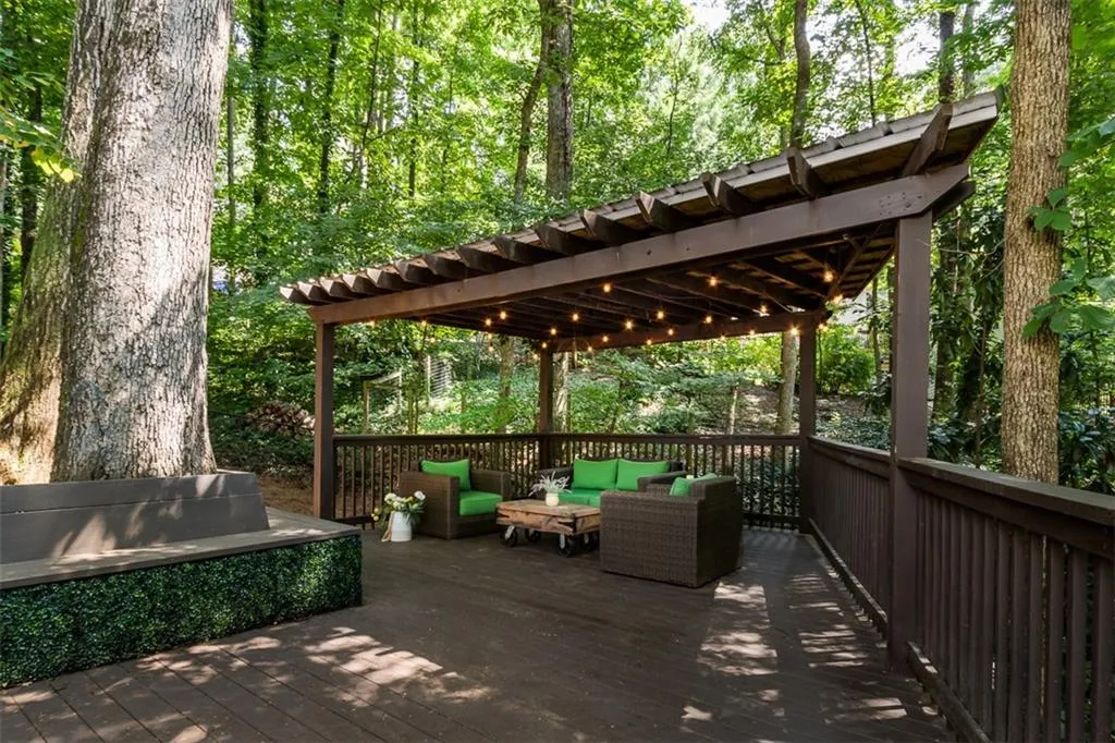 7173 Riverside Drive, Sandy Springs, Georgia 30328, 4 Bedrooms Bedrooms, ,2 BathroomsBathrooms,Residential,Sold,7173 Riverside Drive,6935157