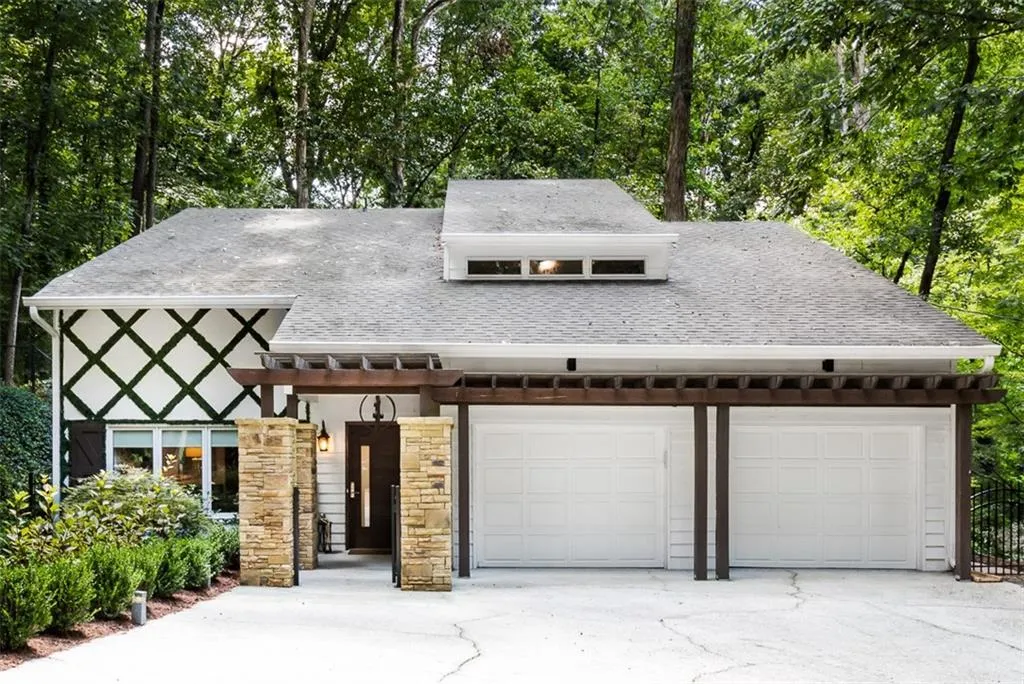 7173 Riverside Drive, Sandy Springs, Georgia 30328, 4 Bedrooms Bedrooms, ,2 BathroomsBathrooms,Residential,Sold,7173 Riverside Drive,6935157