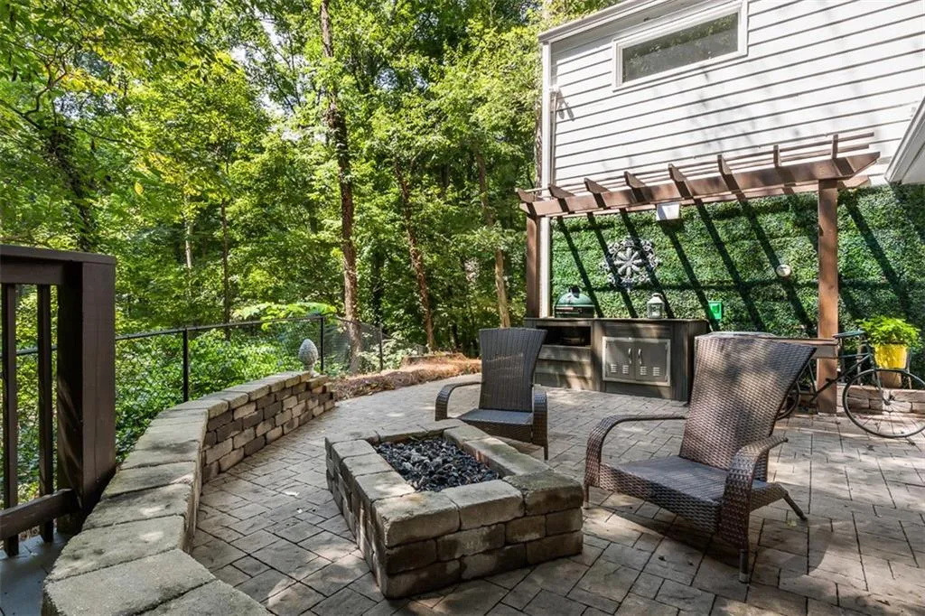 7173 Riverside Drive, Sandy Springs, Georgia 30328, 4 Bedrooms Bedrooms, ,2 BathroomsBathrooms,Residential,Sold,7173 Riverside Drive,6935157