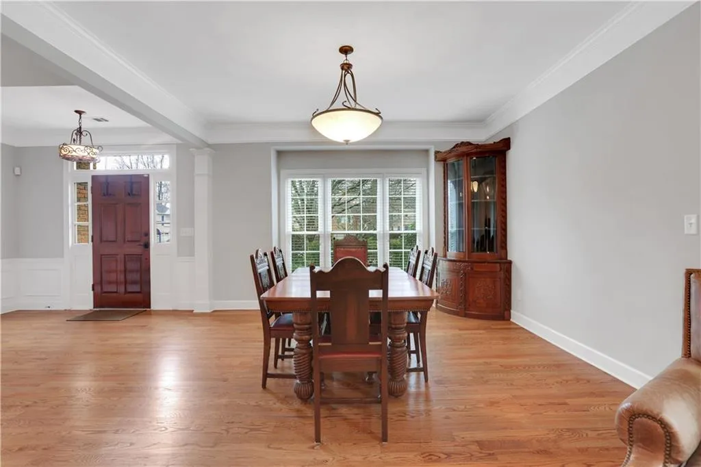 420 Glenridge Close Court, Atlanta, Georgia 30328, 4 Bedrooms Bedrooms, ,2 BathroomsBathrooms,Residential,Sold,420 Glenridge Close Court,7528513
