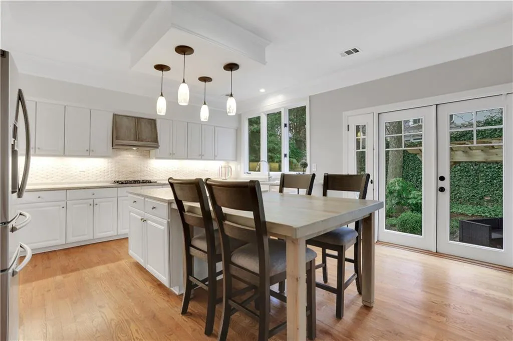 420 Glenridge Close Court, Atlanta, Georgia 30328, 4 Bedrooms Bedrooms, ,2 BathroomsBathrooms,Residential,Sold,420 Glenridge Close Court,7528513