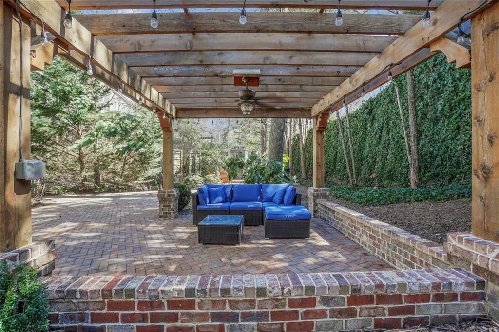 420 Glenridge Close Court, Atlanta, Georgia 30328, 4 Bedrooms Bedrooms, ,2 BathroomsBathrooms,Residential,Sold,420 Glenridge Close Court,7528513