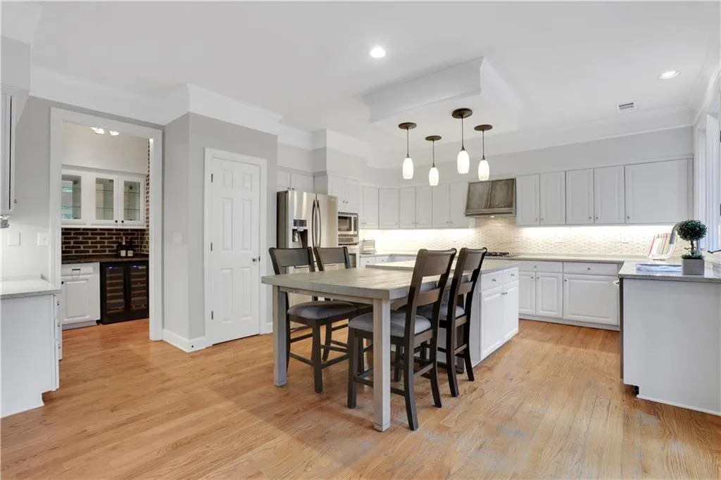 420 Glenridge Close Court, Atlanta, Georgia 30328, 4 Bedrooms Bedrooms, ,2 BathroomsBathrooms,Residential,Sold,420 Glenridge Close Court,7528513